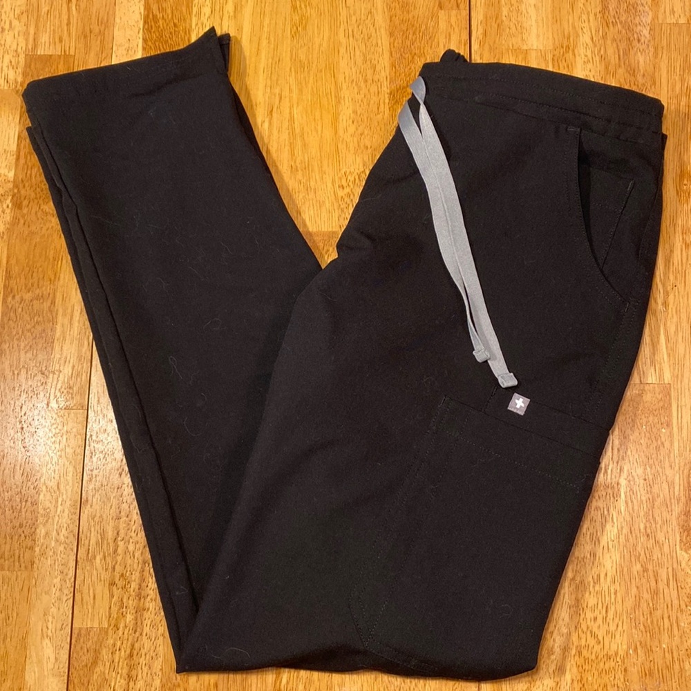Yola Skinny Scrub Pants in Black
